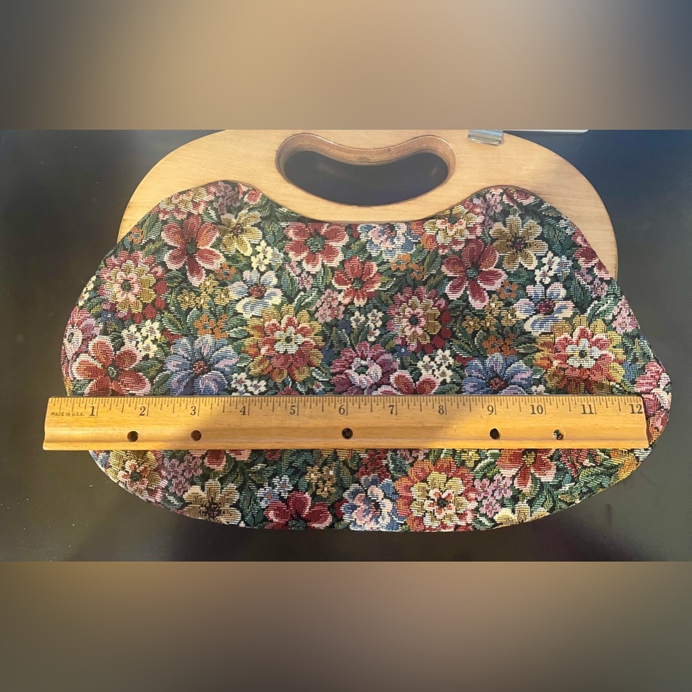 Vintage Floral Tapestry and Wooden Handle Handbag - Picture 13 of 15